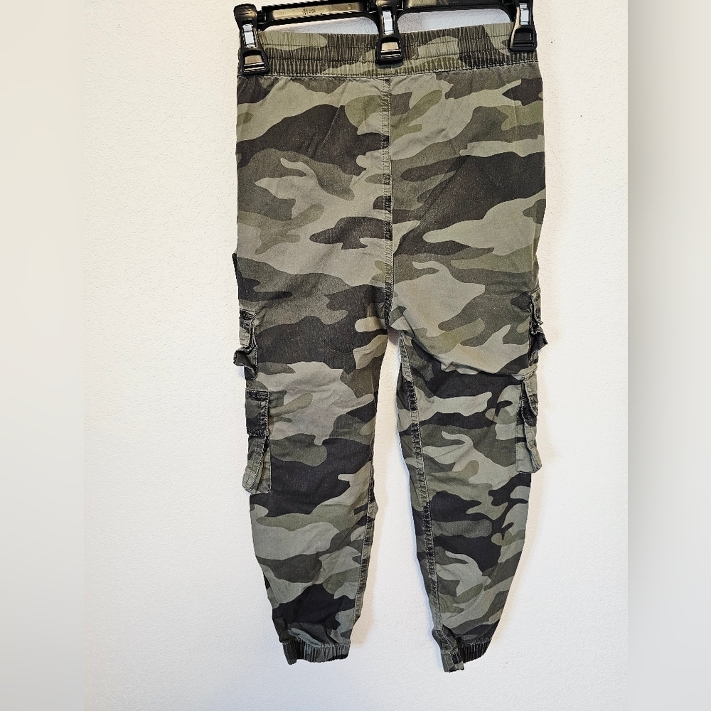 Abercrombie Kids Green Camouflage Pants Boys size 7/8 *See flaw note - Picture 3 of 7
